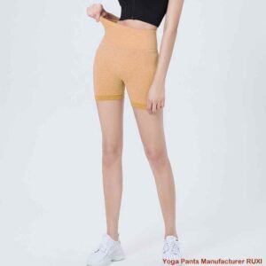 paminkštinta crop top liemenėlė