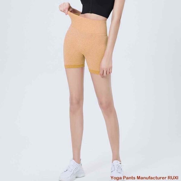 paminkštinta crop top liemenėlė