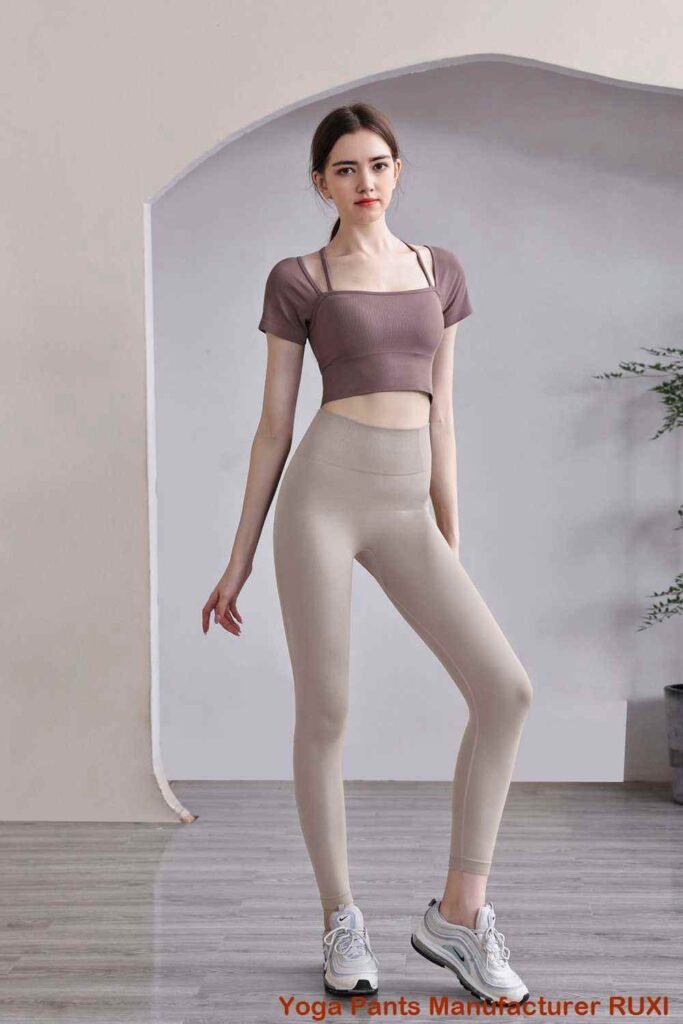 raugintos sporto salės antblauzdžiai